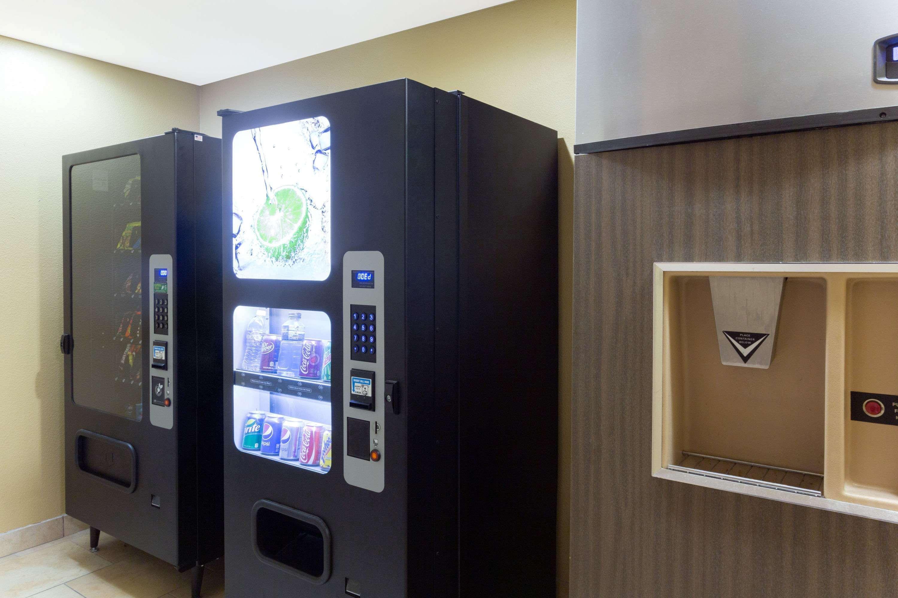 拉德克里夫/福特诺克斯速8酒店 Radcliff 外观 照片